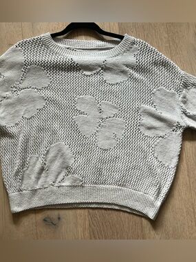 Sample Piece: Light Blue Short-Sleeve Knit Sweater with Floral Texture